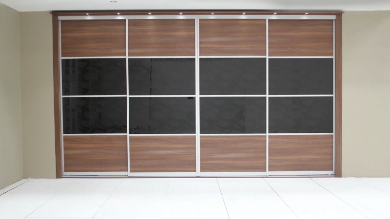 Ugradni plakar u maloj spavaćoj sobi